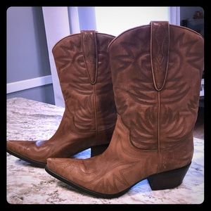 Cowboy boots/cowgirl boots